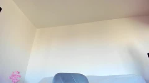 Emma online show from 10/21/25, 08:37