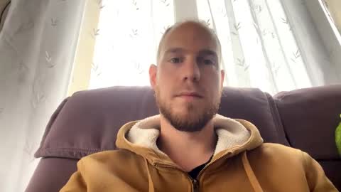 Snapshot of hornygaren chatting on 12/29/24, 10:45 zorander online show from 12/29/24, 10:45