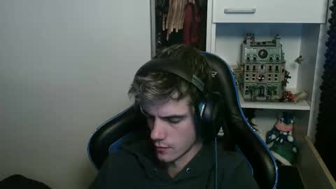 Joey online show from 11/20/25, 01:17