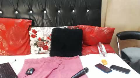 Snapshot of hornysnowie23x chatting on 10/04/25, 01:58 hornysnowie23x online show from 10/04/25, 01:58