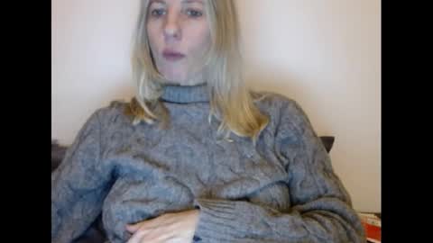 Snapshot of hornyssima chatting on 12/14/24, 05:14 Hornyssima online show from 12/14/24, 05:14