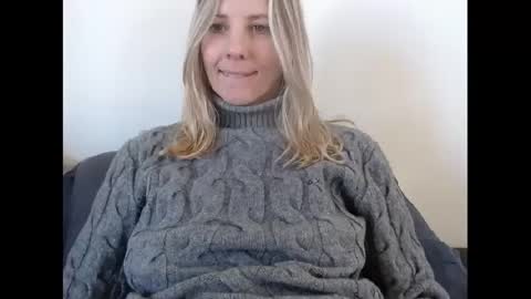Snapshot of hornyssima chatting on 12/26/24, 01:21 Hornyssima online show from 12/26/24, 01:21