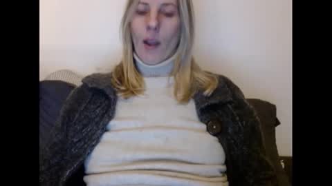 Snapshot of hornyssima chatting on 01/18/25, 07:37 Hornyssima online show from 01/18/25, 07:37