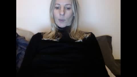 Snapshot of hornyssima chatting on 01/25/25, 05:40 Hornyssima online show from 01/25/25, 05:40