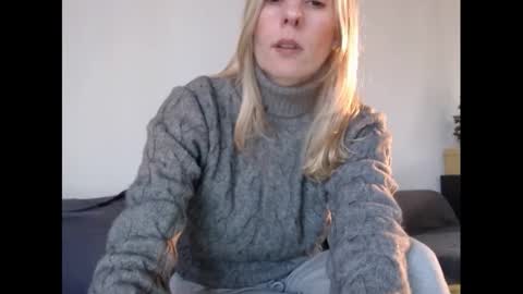 Snapshot of hornyssima chatting on 02/16/25, 04:10 Hornyssima online show from 02/16/25, 04:10