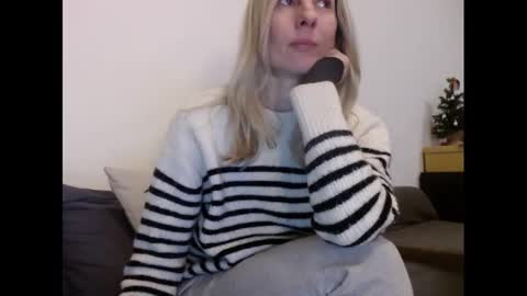 Snapshot of hornyssima chatting on 02/16/25, 07:49 Hornyssima online show from 02/16/25, 07:49