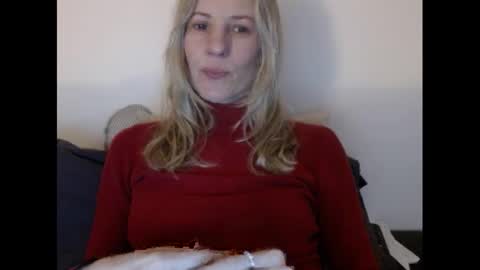 Snapshot of hornyssima chatting on 03/07/25, 05:17 Hornyssima online show from 03/07/25, 05:17
