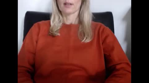 Snapshot of hornyssima chatting on 10/23/25, 08:13 Hornyssima online show from 10/23/25, 08:13