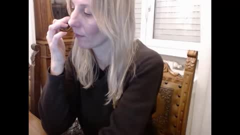 Snapshot of hornyssima chatting on 11/05/25, 06:08 Hornyssima online show from 11/05/25, 06:08