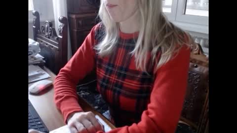 Snapshot of hornyssima chatting on 11/06/25, 03:13 Hornyssima online show from 11/06/25, 03:13