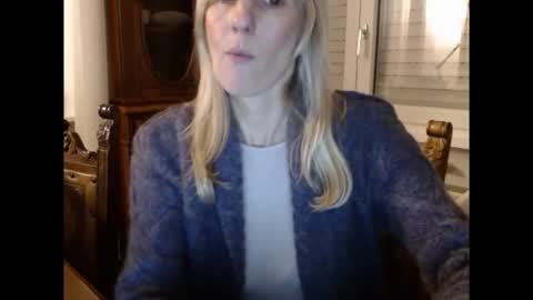 Snapshot of hornyssima chatting on 11/23/25, 04:18 Hornyssima online show from 11/23/25, 04:18