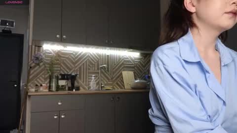 hosina_sayeri online show from 10/14/25, 07:20