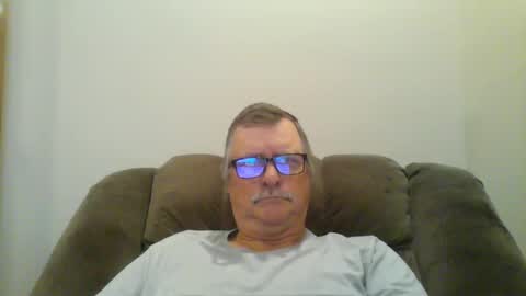 Snapshot of hot4tightholes chatting on 12/19/24, 03:19 hot4tightholes online show from 12/19/24, 03:19