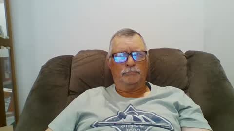 Snapshot of hot4tightholes chatting on 09/19/25, 01:23 hot4tightholes online show from 09/19/25, 01:23