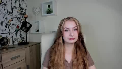 Snapshot of hot_1nina chatting on 09/25/25, 06:17 NINA online show from 09/25/25, 06:17