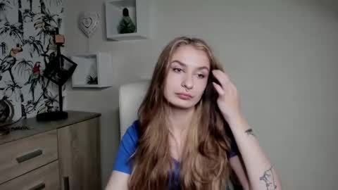 Snapshot of hot_1nina chatting on 09/30/25, 05:45 NINA online show from 09/30/25, 05:45