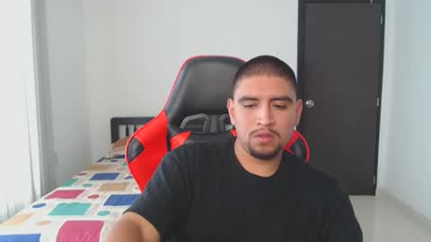 Snapshot of hot__husbands chatting on 02/21/25, 07:10 hot__husbands online show from 02/21/25, 07:10