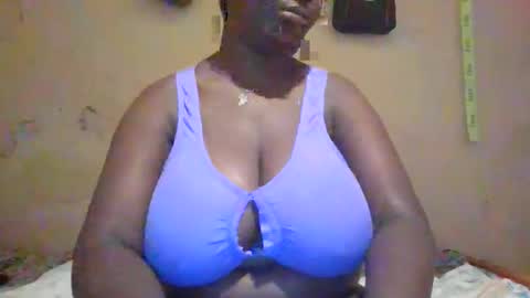 Snapshot of hot_alynn chatting on 09/17/25, 09:00 ALLYN online show from 09/17/25, 09:00