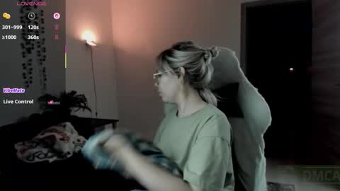   online show from 10/10/25, 09:36