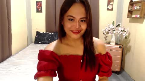 Snapshot of hot_babe0802 chatting on 12/22/24, 08:47 HANNA online show from 12/22/24, 08:47