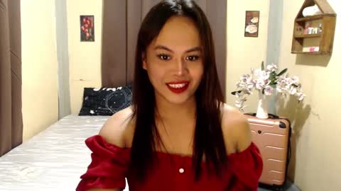Snapshot of hot_babe0802 chatting on 12/29/24, 05:12 HANNA online show from 12/29/24, 05:12