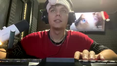 Snapshot of hot_boy_2002_ chatting on 12/29/24, 02:00 Hot boy 2002 online show from 12/29/24, 02:00