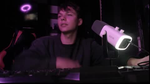 Snapshot of hot_boy_2002_ chatting on 10/03/25, 07:44 Hot boy 2002 online show from 10/03/25, 07:44
