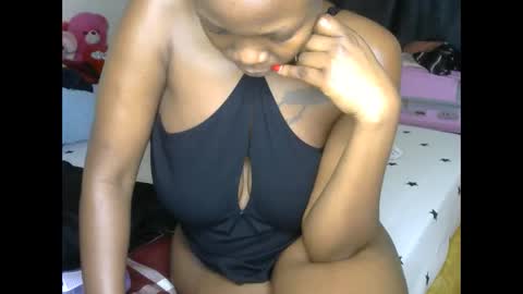 Snapshot of hot_ebony11 chatting on 09/19/25, 07:21 chooo pie online show from 09/19/25, 07:21