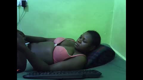 Snapshot of hot_girlly chatting on 09/20/25, 05:03 hot_girlly online show from 09/20/25, 05:03