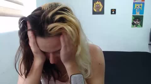 Mia online show from 10/14/25, 01:01