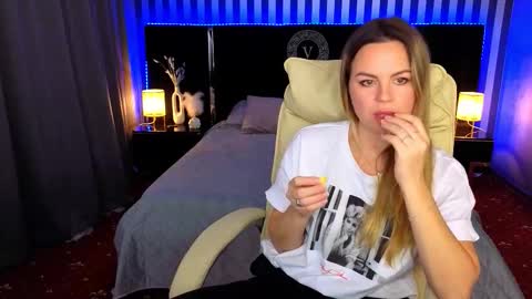 hot_natallie online show from 11/21/25, 02:27