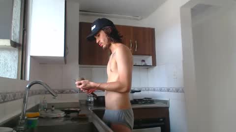 Hot Sharks   online show from 02/28/25, 04:53