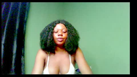 Snapshot of hot_stellaa chatting on 01/20/25, 06:32 Stella online show from 01/20/25, 06:32
