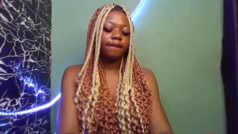 Snapshot of hot_stellaa chatting on 02/13/25, 10:43 Stella online show from 02/13/25, 10:43