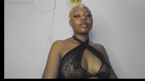 Snapshot of hot_stellaa chatting on 09/18/25, 10:39 Stella online show from 09/18/25, 10:39