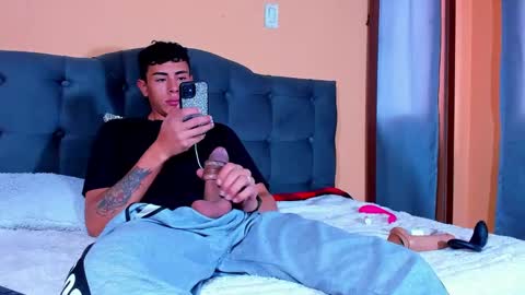 Snapshot of hot_twinks83 chatting on 01/29/25, 01:49 hot_twinks83 online show from 01/29/25, 01:49