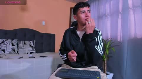 Snapshot of hot_twinks83 chatting on 03/02/25, 12:54 hot_twinks83 online show from 03/02/25, 12:54
