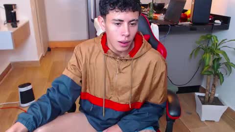 Snapshot of hot_twinks83 chatting on 09/16/25, 03:07 hot_twinks83 online show from 09/16/25, 03:07
