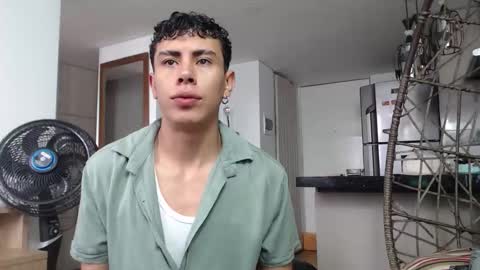 Snapshot of hot_twinks83 chatting on 09/19/25, 12:28 hot_twinks83 online show from 09/19/25, 12:28