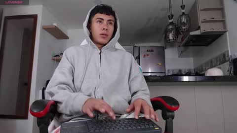 hot_twinks83 online show from 10/13/25, 12:05