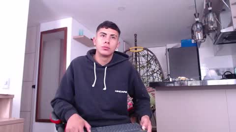 hot_twinks83 online show from 11/21/25, 12:26