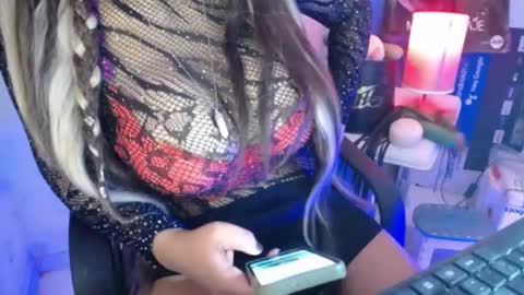 Snapshot of hotbritneyxx chatting on 01/11/25, 08:54 hotbritneyxx online show from 01/11/25, 08:54