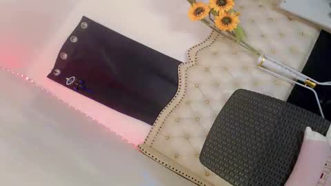 Snapshot of hotgirl_krisxx chatting on 10/15/25, 09:31 hotgirl_krisxx online show from 10/15/25, 09:31