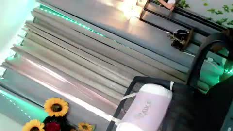 Snapshot of hotgirl_krisxx chatting on 10/30/25, 06:04 hotgirl_krisxx online show from 10/30/25, 06:04