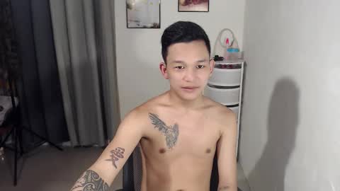 Snapshot of hotguy0503 chatting on 10/16/25, 04:35 hotguy0503 online show from 10/16/25, 04:35