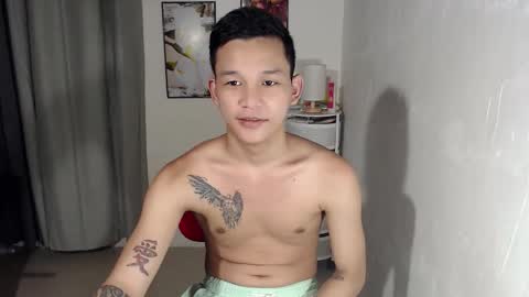 Snapshot of hotguy0503 chatting on 10/19/25, 11:33 hotguy0503 online show from 10/19/25, 11:33