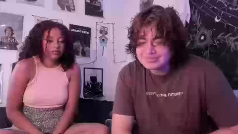 Snapshot of hothoneychile chatting on 09/16/25, 03:24 Sam and Nico online show from 09/16/25, 03:24