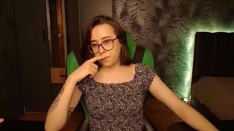 Snapshot of hotmariella chatting on 02/12/25, 05:16 hotmariella online show from 02/12/25, 05:16