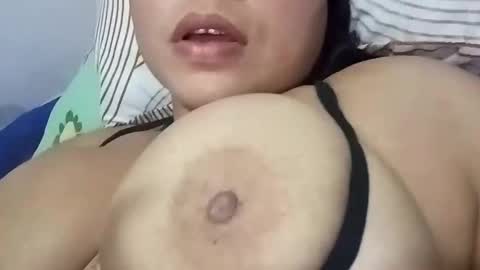 Snapshot of hotmaturelatin chatting on 02/11/25, 10:50 JADE online show from 02/11/25, 10:50