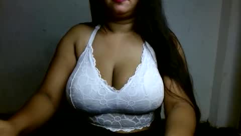 Snapshot of hotmuskan21 chatting on 10/24/25, 03:52 Muskan online show from 10/24/25, 03:52